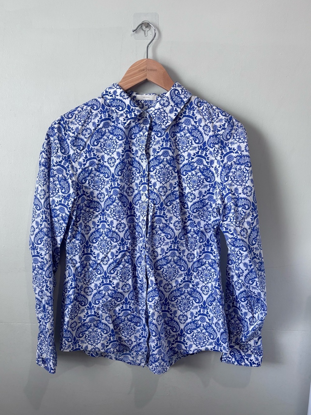 Chico's No-Iron Paisley Button-Down Shirt | Blue & White | Size 0
